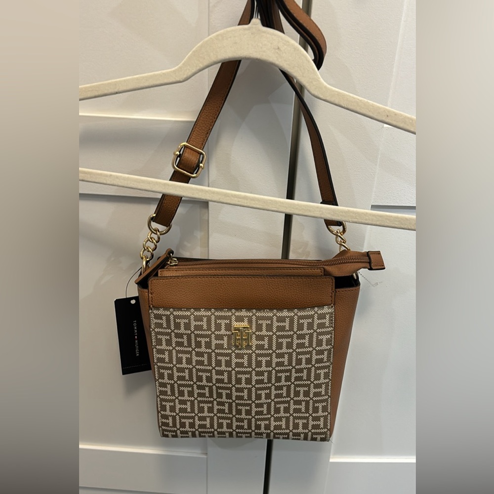 NWT Tommy Hilfiger crossbody MSRP $97